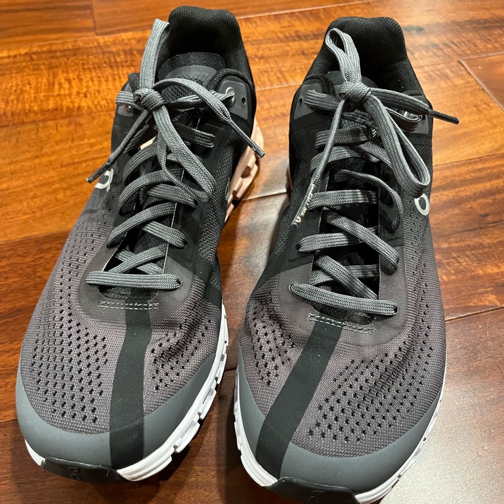 OC Cloudflow Women’s Running Shoe - US 8.5 wide